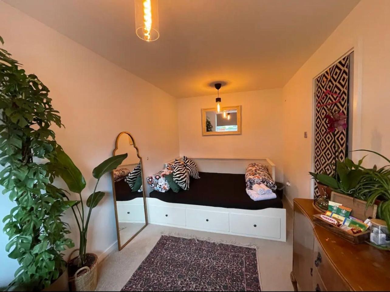 Private Room With Separate Shower And Free Parking Edinburgh Buitenkant foto